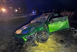 Dachowanie na A1. 23-latek rozbił auto warte fortunę