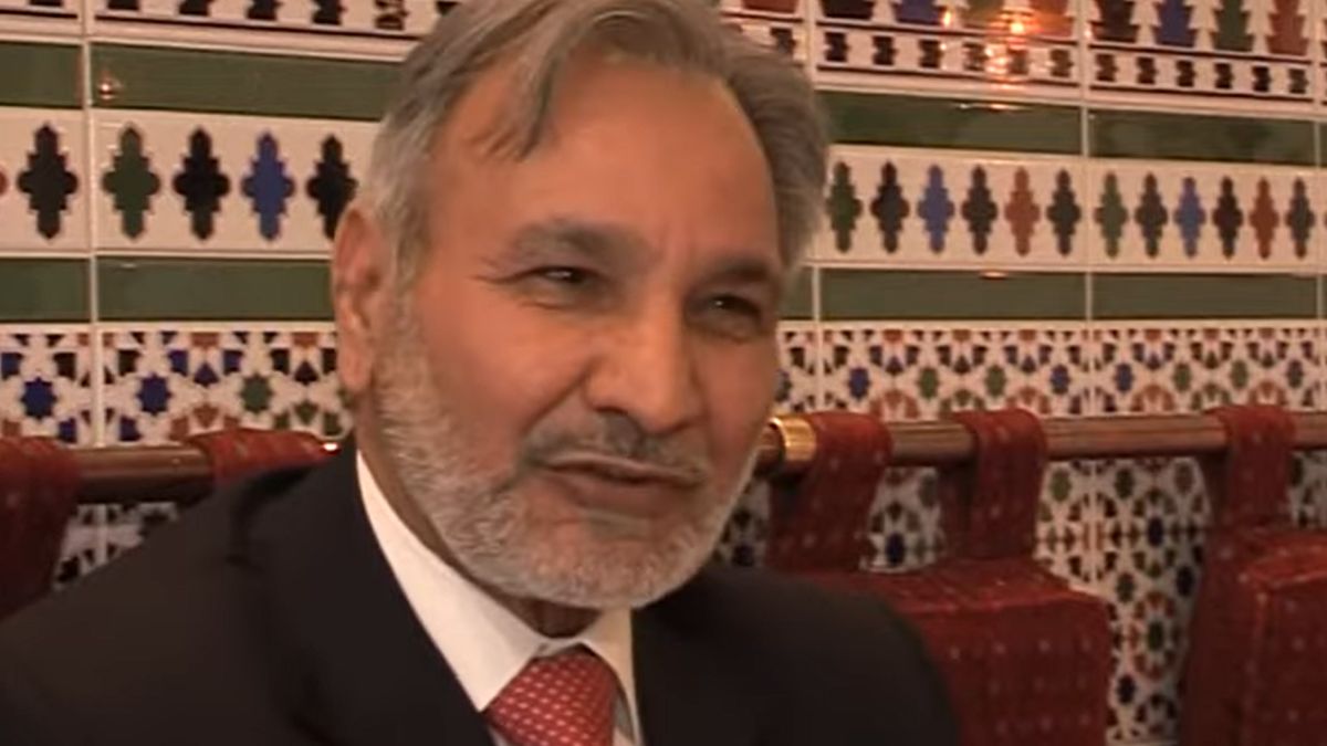 Twórca przepisu na kurczaka tikka masala nie żyje.