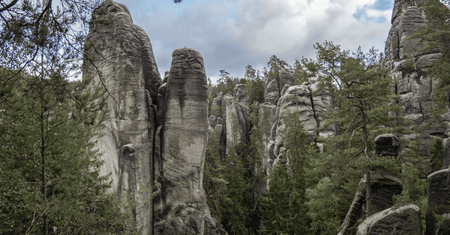 Magiczne Skalne Miasto w Czechach: Adršpach – kraina, w której natura zagrała w bajce