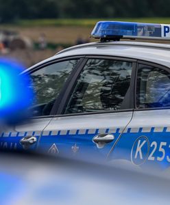 Dwóch policjantów zdążyło przebiec. Trzeciego potrącił autobus