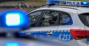 Dwóch policjantów zdążyło przebiec. Trzeciego potrącił autobus