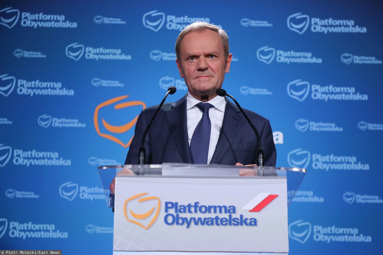 Donald Tusk krytykuje PiS. "Putin otwiera szampana"