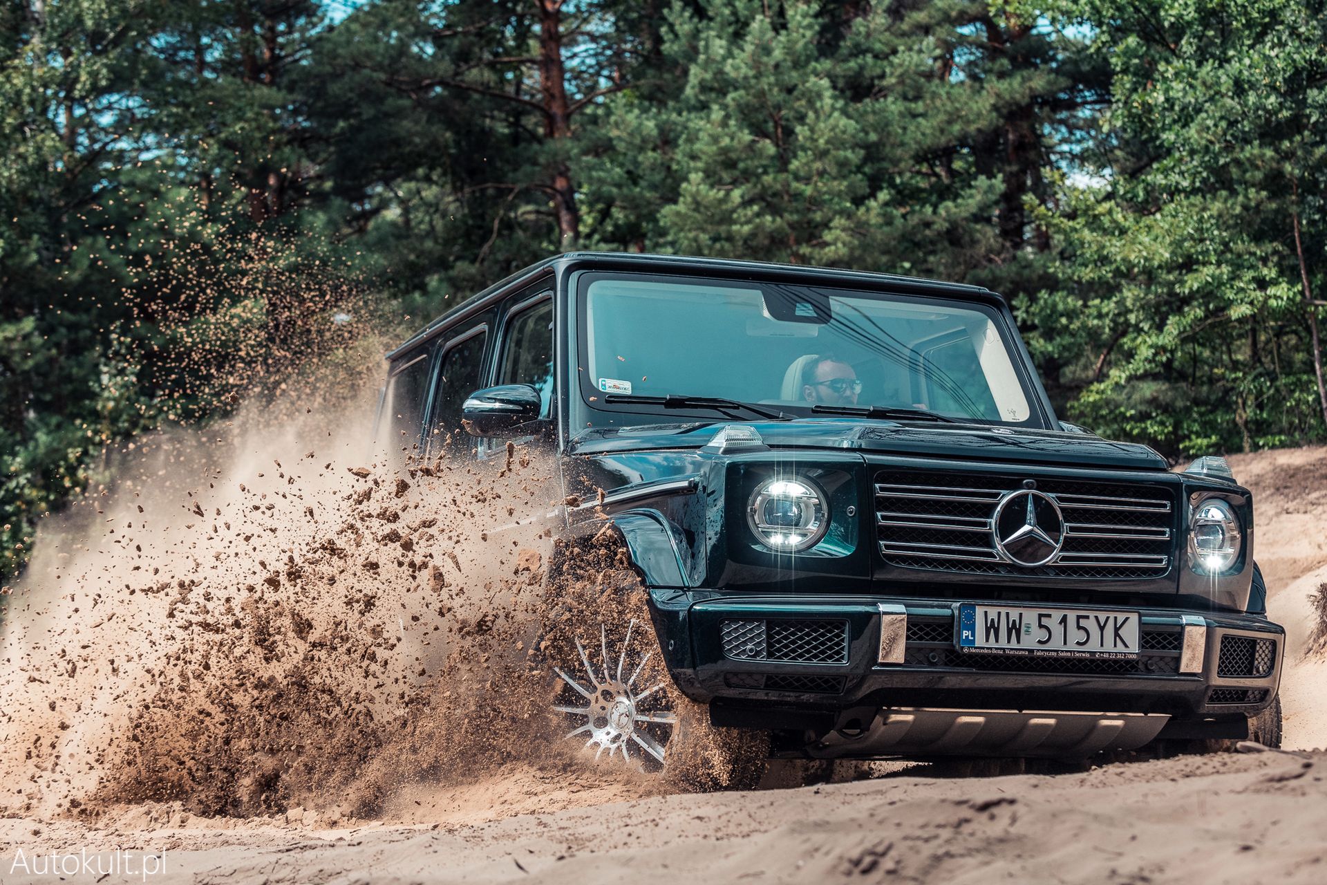 Choć to zupełnie inny samochód, Mercedes klasy G nowej generacji nie stracił nic z magii produkowanego 39 lat poprzednika (fot. Konrad Skura)