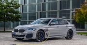 BMW 545e xDrive debiutuje jako hybryda plug-in oparta na 6 cylindrach