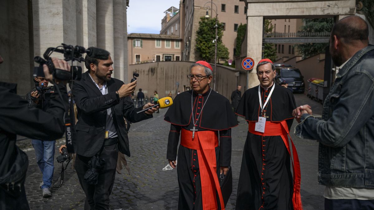 Vatican Readies For May 7 Conclave
ROME, ITALY - MAY 5: (L-R) Cardinals Luis Jose Rueda Aparicio and Ruben Salazar Gomez arrive at the Vatican for the College of Cardinals' meeting, on May 5, 2025 in Rome, Italy. On May 7, 133 cardinals will enter the Sistine Chapel to begin the papal conclave, the secretive voting process that requires two-thirds majority to elect the new leader of the Catholic Church. The election follows the death of Pope Francis on April 21 at the age of 88. (Photo by Antonio Masiello/Getty Images)
Antonio Masiello