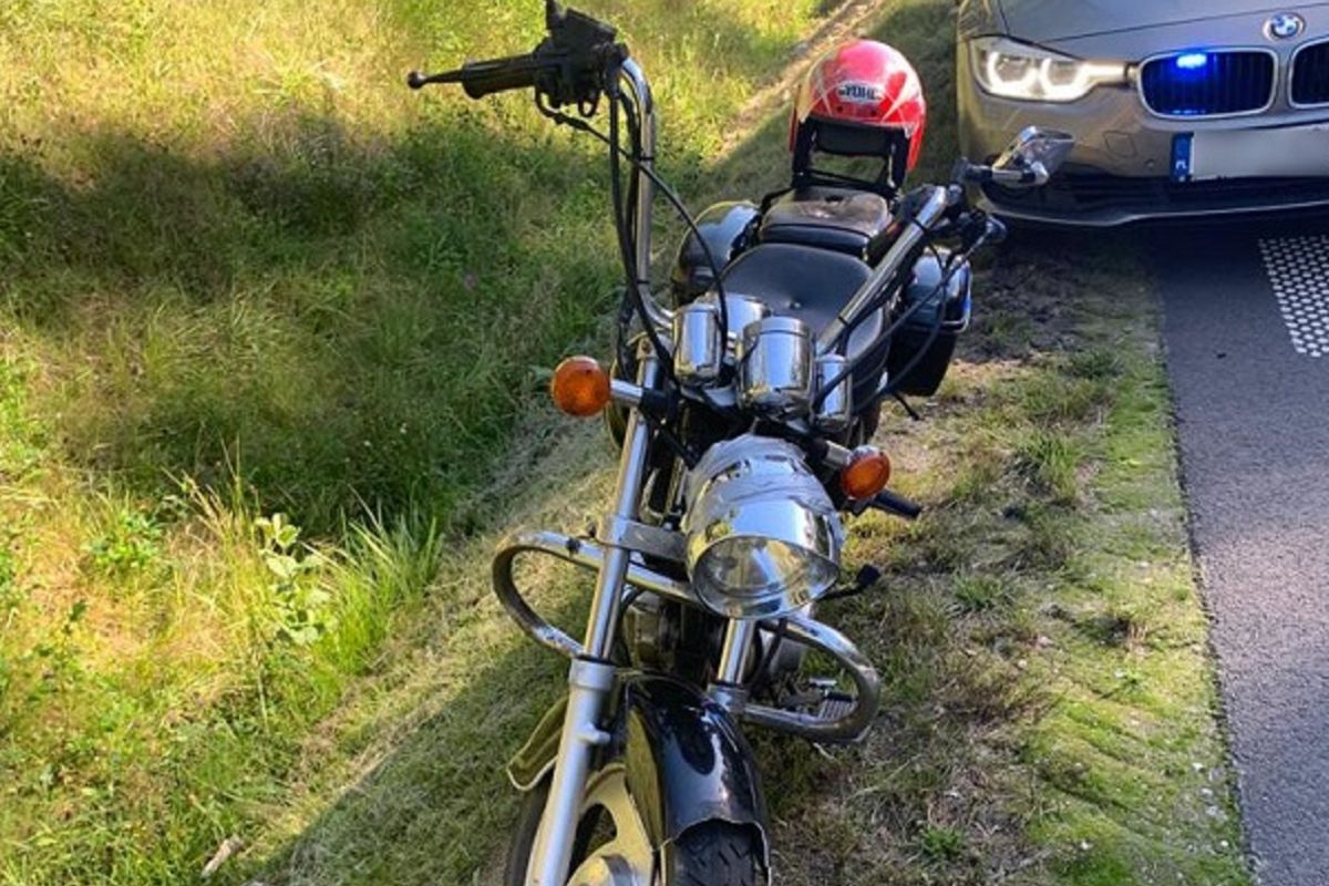 Nietrzeźwy motocyklista ciągnął za sobą akumulator
