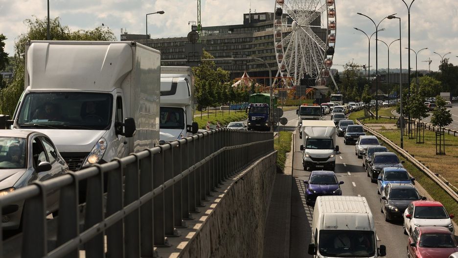 Strefa czystego transportu ma ograniczyć ilość spalin w mieście pochodzących od ruchu samochodowego.