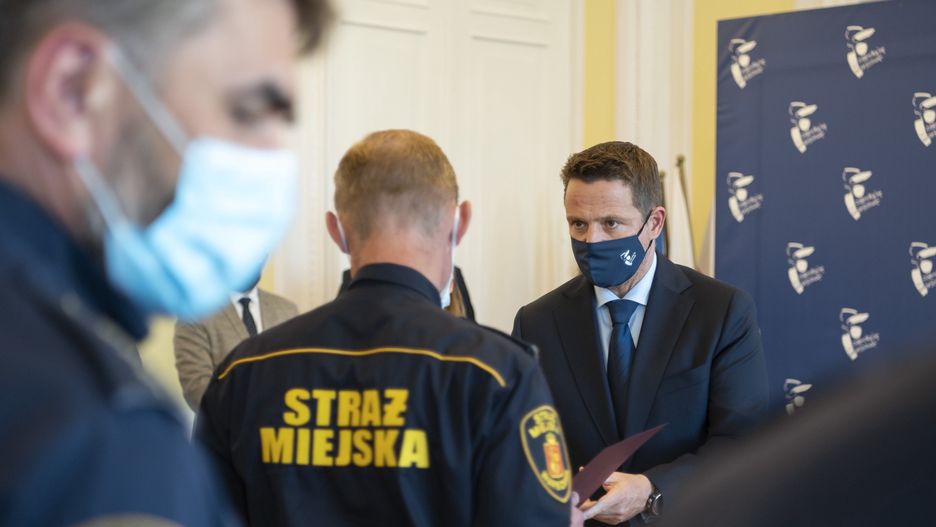Warszawa. Rafał Trzaskowski wyróżnił strażników miejskich