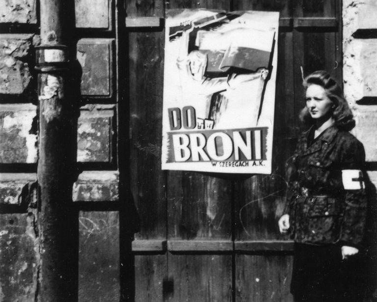 Łącznie w powstaniu warszawskim wzięło udział ok. 7000 kobiet; stanowiły niemal 30 proc. wszystkich uczestników zmagań.