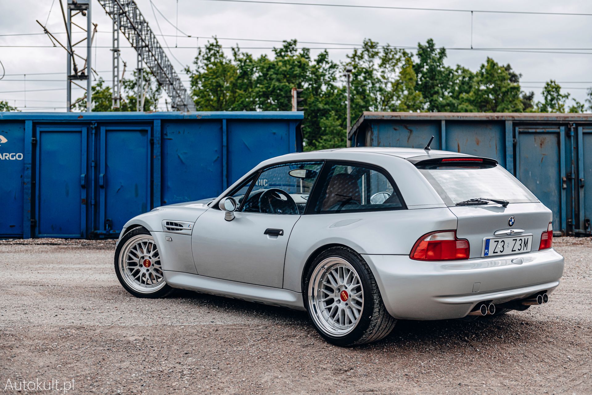 Do BMW M Coupe właściwie bardziej pasuje określenie Shooting Brake. Ze względu na swój kształt nazywany był prześmiewczo "Turnschuh" (z niem. - trampek/tenisówka)