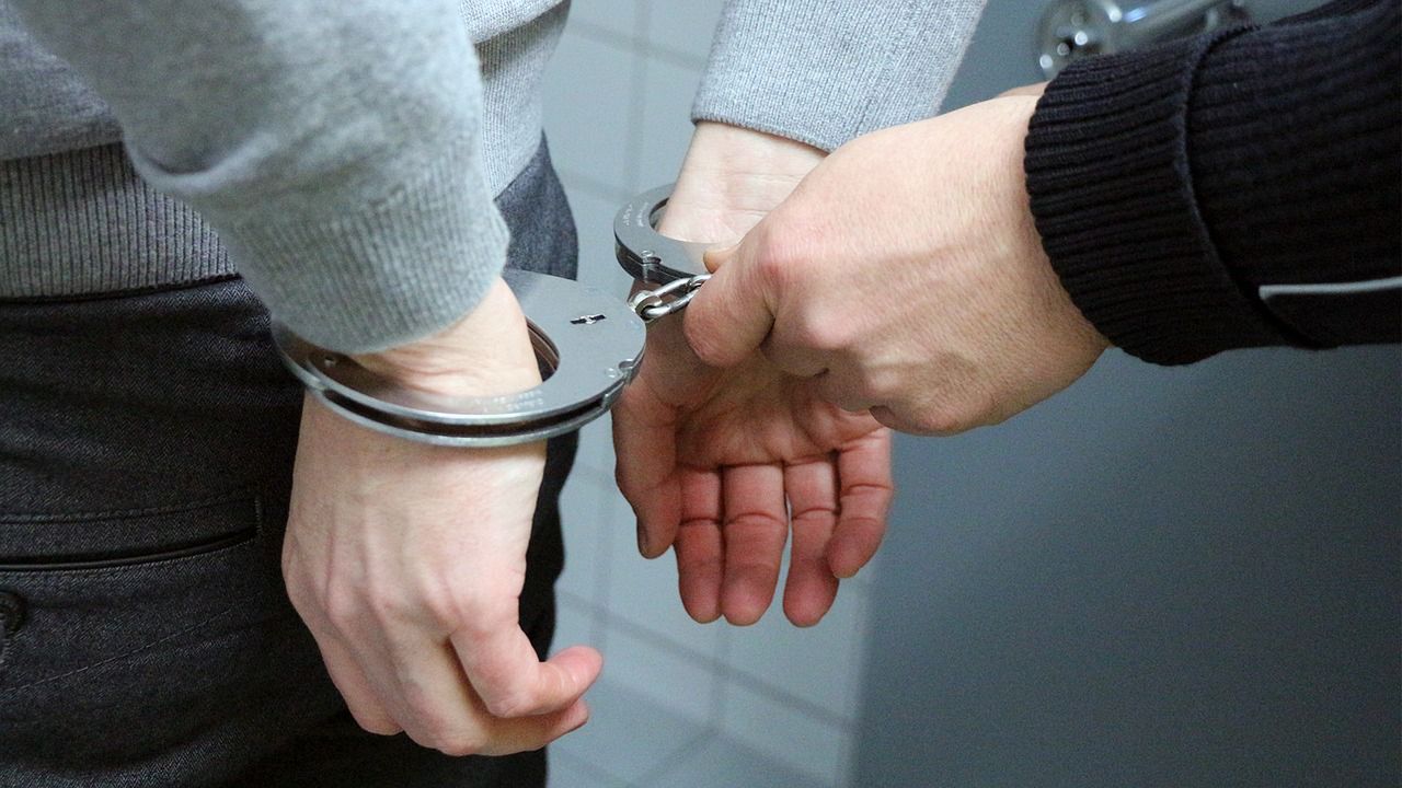 Peter Bright aresztowany (Pixabay)