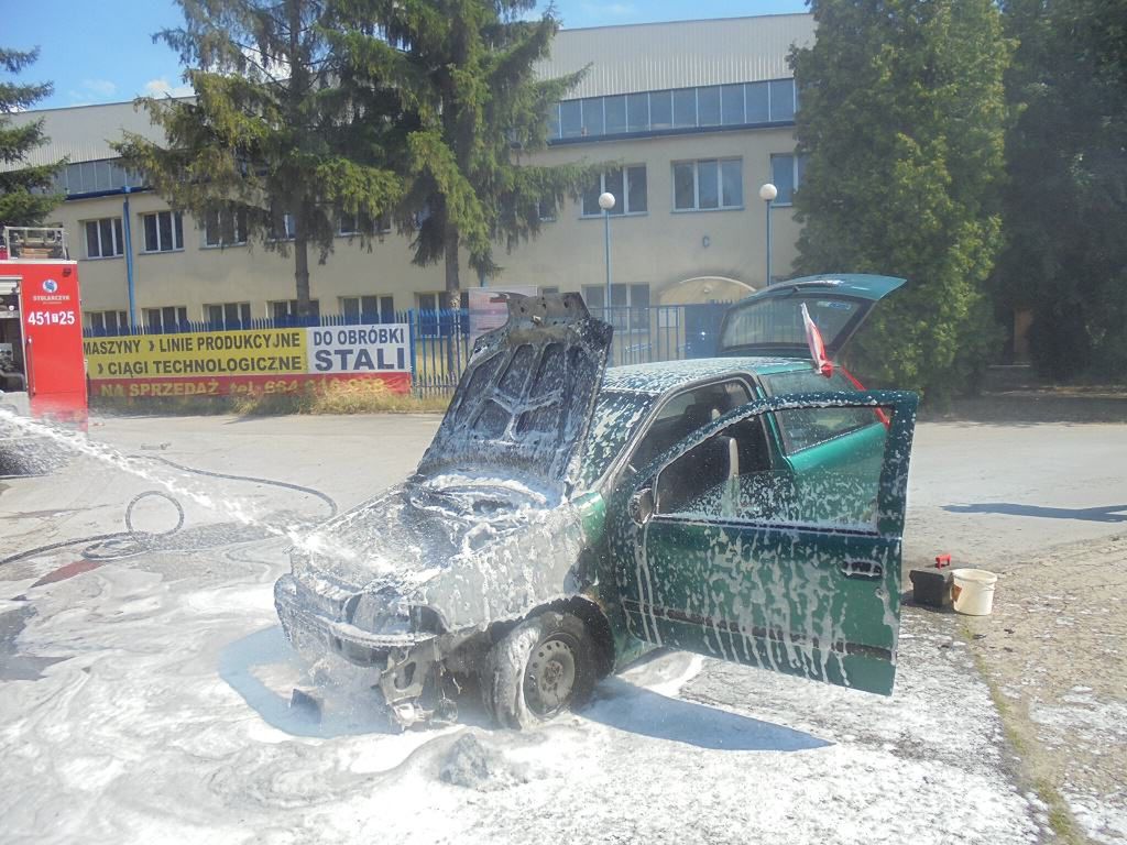 Pożar samochodu na ulicy Gulińskiego