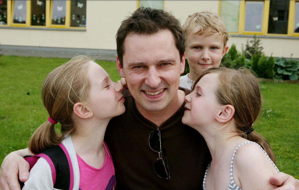 Krzysztof Ziemiec z dziećmi