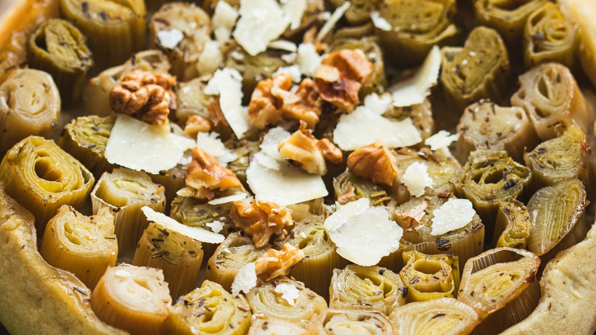 Odwrócona tart z porem jest świetna na przystawkę