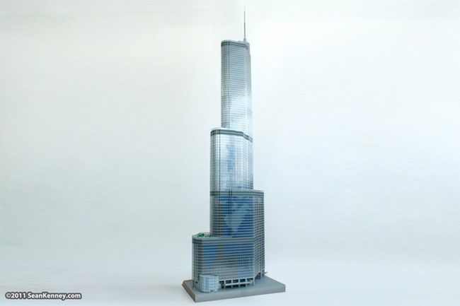 Imponująco szczegółowa replika Trump Tower Chicago zbudowana z klocków LEGO 3