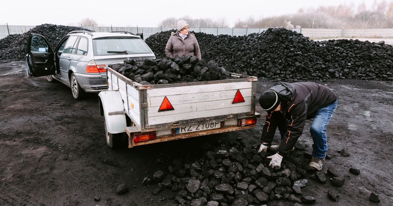 Śląsk: Ceny węgla w październiku 2025. Gdzie można kupić go najtaniej? Sprawdź ceny na składach