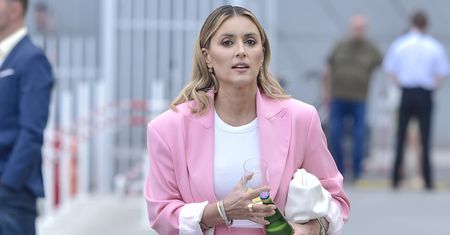 Karolina Szostak nosi czarne plastry na twarzy. Zdradziła, o co chodzi