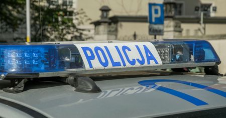 Zderzenie nastolatków na ścieżce rowerowej w Starachowicach. Rowerzysta i kierujący hulajnogą trafili do szpitala