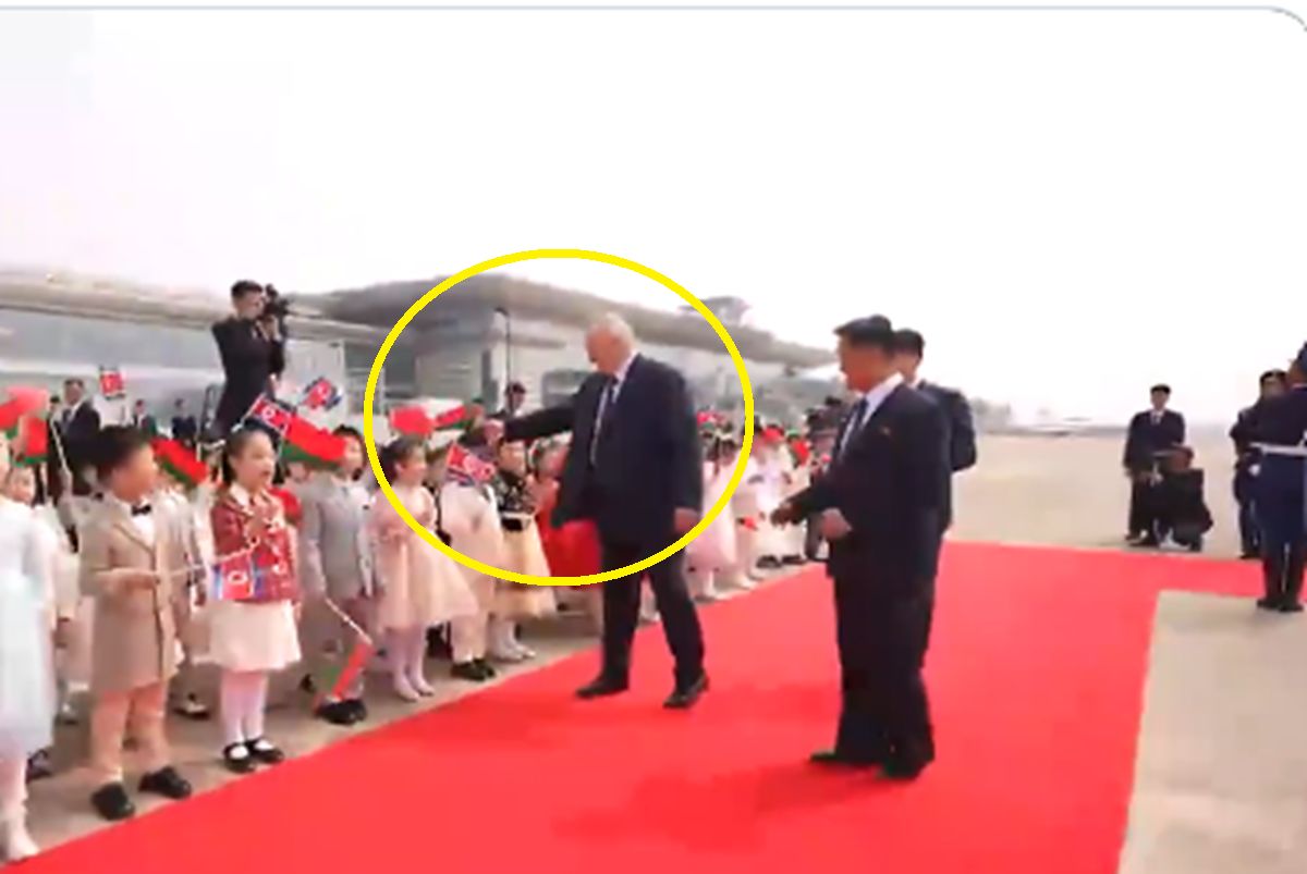 Łukaszenka witany jak król. Sceny w Korei Północnej