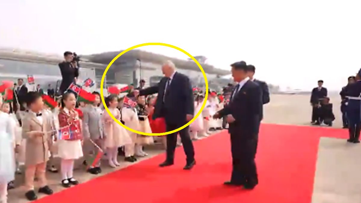 Łukaszenka witany w Korei Północnej.