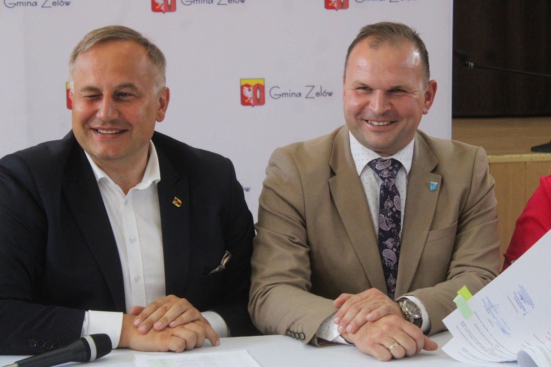 Zelów w powiecie bełchatowskim. Umowy na tzw. małe granty sołeckie w powiecie bełchatowskim podpisane!
