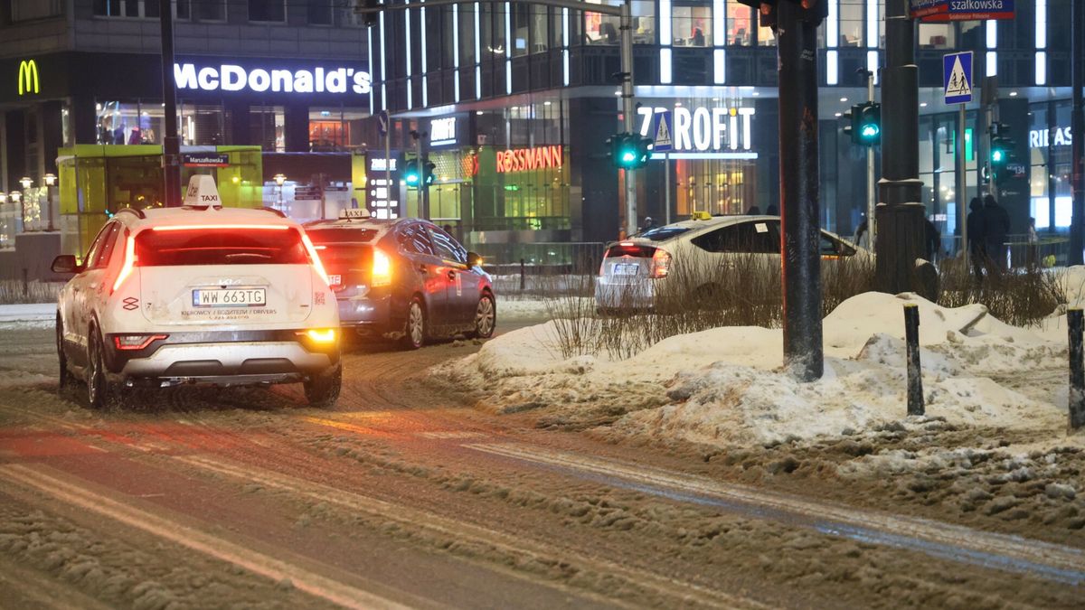 Podszyła się pod policjantkę i wydawała rozkazy taksówkarzowi.