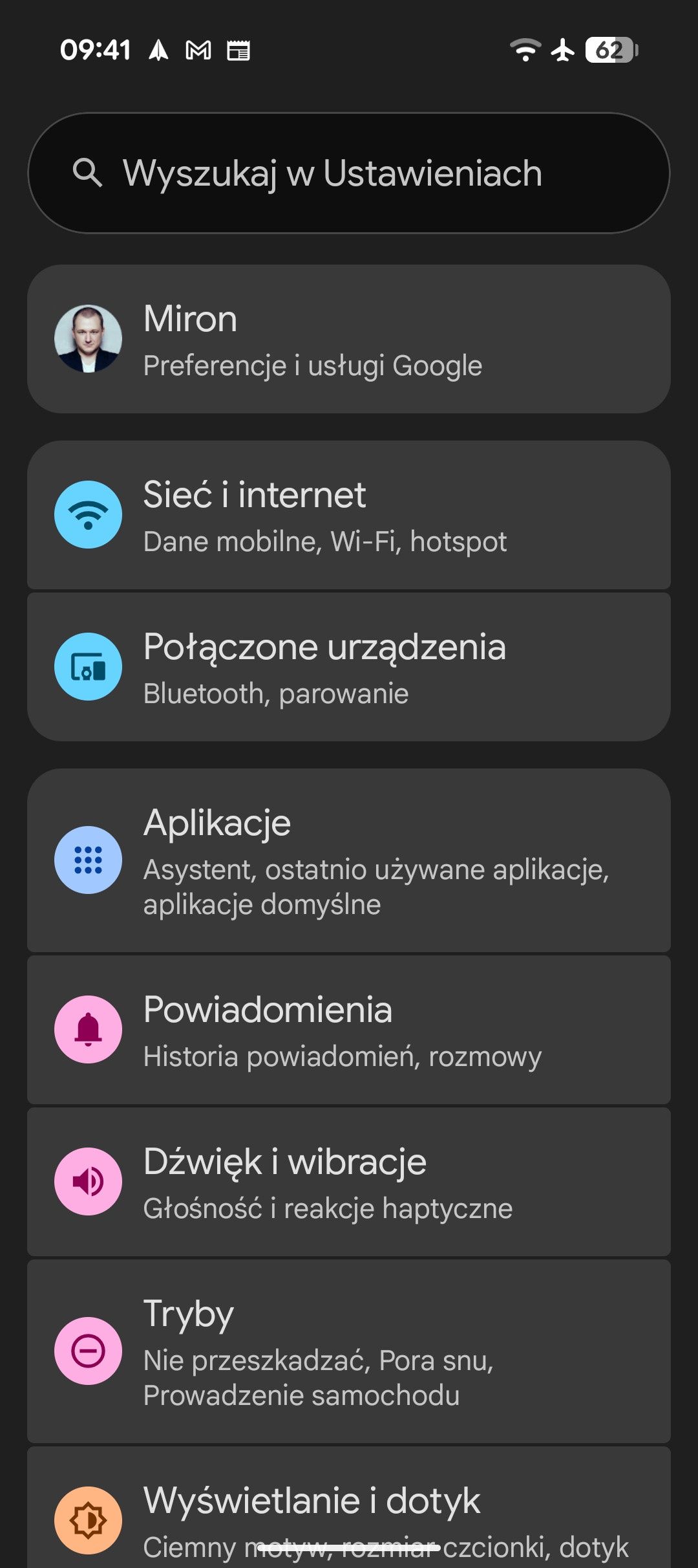 Android 16 (po lewej) i Android 15 (po prawej)