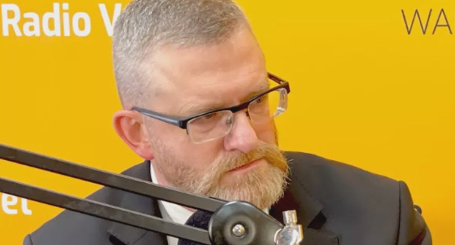 Braun podważył ludobójstwo w komorach gazowych w Auschwitz. "Nie powinno się zapraszać go do programu"