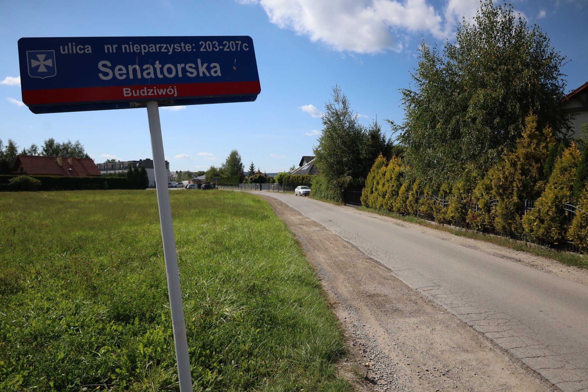 Ulicę Senatorską czka gruntowny remont, najpierw jednak właściciele wywłaszczonych działek muszą dostać pieniądze, na które cześć z nich czeka od kwietnia.