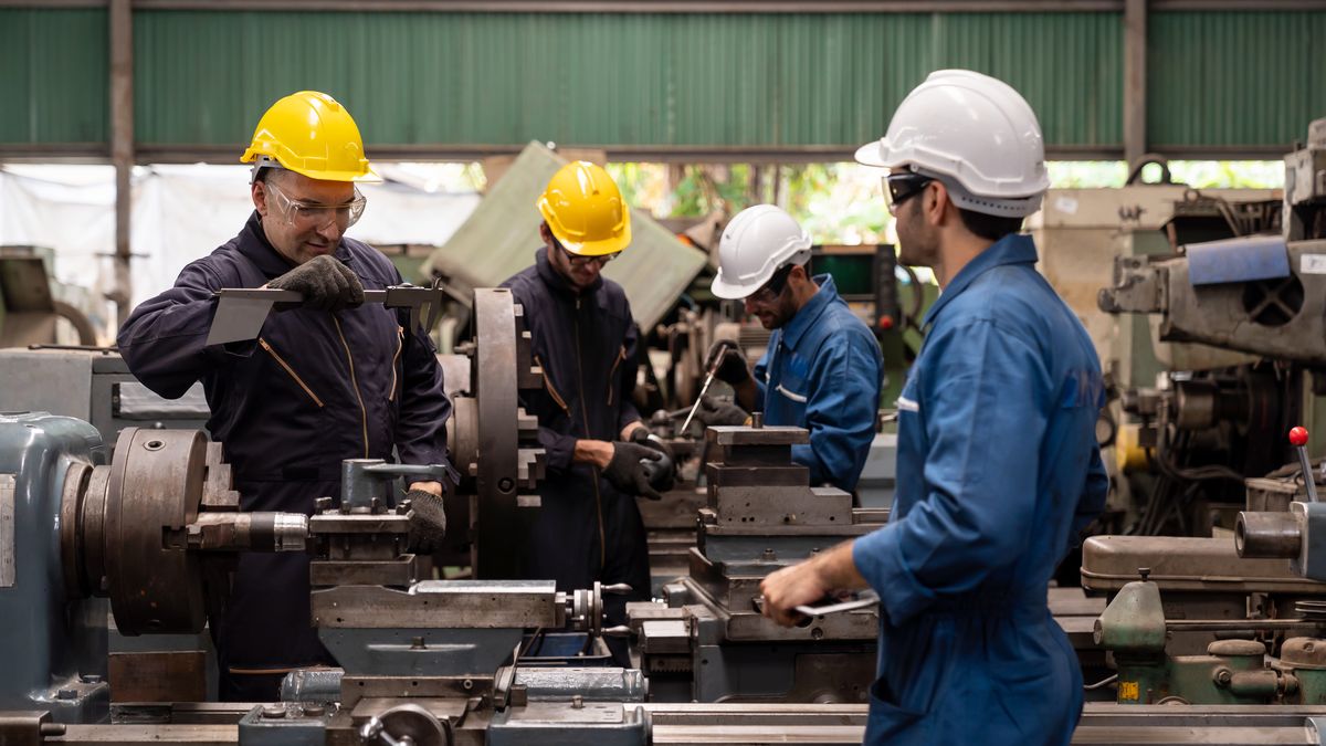 Fabryki wyniosą się z Polski? Przemysł nie podoła rosnącym cenom energii 