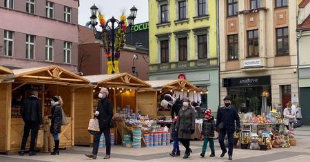 Rybnik. Nie zlękli się pandemii. Na rynku stanęły świąteczne stragany