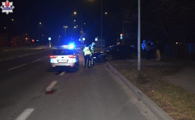 Kara za brawurę przyszła bardzo szybko. Wszystko wydarzyło się na oczach policjantów (zdjęcia)