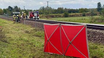 Chorzelów: Dziadek i wnuczka zginęli. Tragedia na przejściu kolejowym