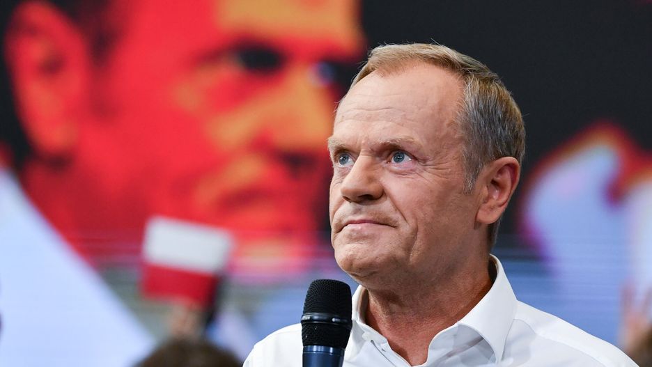 Gdańsk, 31.08.2023. Kampania wyborcza do parlamentu 2023. Przewodniczący Platformy Obywatelskiej Donald Tusk podczas wiecu wyborczego w Europejskim Centrum Solidarności w Gdańsku, 31 bm. (jm) PAP/Adam Warżawa