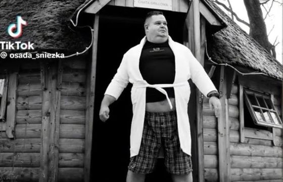 “Shrekowa” reklama hotelu viralem. Sprawdzamy, jak korzystać z praw autorskich