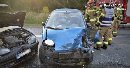 Wypadek w Mikołowie. Trzy rozbite pojazdy, winny 83-latek