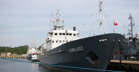 Podejrzane manewry rosyjskiego statku. Na miejsce płynie ORP Heweliusz