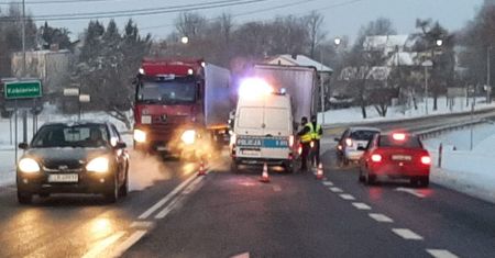 "Trzeźwy poranek" w powiecie sandomierskim. Kierowca tira z alkoholem w organizmie zatrzymany po przejechaniu ponad 80 km