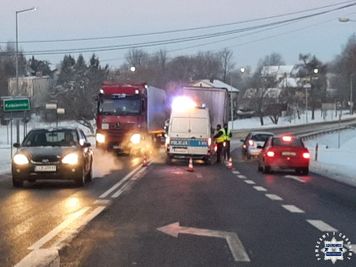 "Trzeźwy poranek" w powiecie sandomierskim. Kierowca tira z alkoholem w organizmie zatrzymany po przejechaniu ponad 80 km