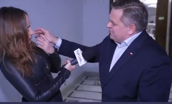 "Jakiś szał w oczach". Zareagowała na to, co zrobił polityk PiS