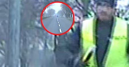 Ruszył do radiowozu. Sceny na drodze. Motocyklista aż się przewrócił