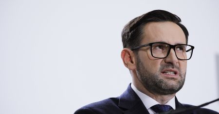Orlen przekroczył granicę. Janusz Steinhoff: Polacy zapłacą wysoką cenę