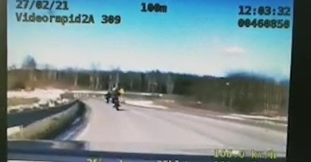 Pościg za motocyklistami w Białymstoku. Wszystko nagrała policyjna kamera