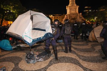 "Miasteczka" usunięte z Portugalii. W ruch poszły pałki