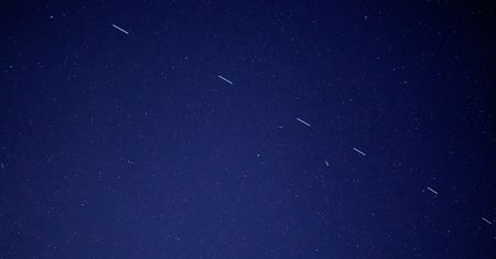 Tej nocy będzie się działo. Nie przegap Starlinków