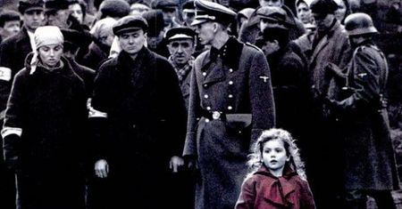 "Dziewczynka w czerwonym płaszczyku" wspomina premierę filmu. Mama była zaskoczona