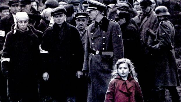 Oliwia Dąbrowska zagrała dziewczynkę w czerwonym płaszczyku