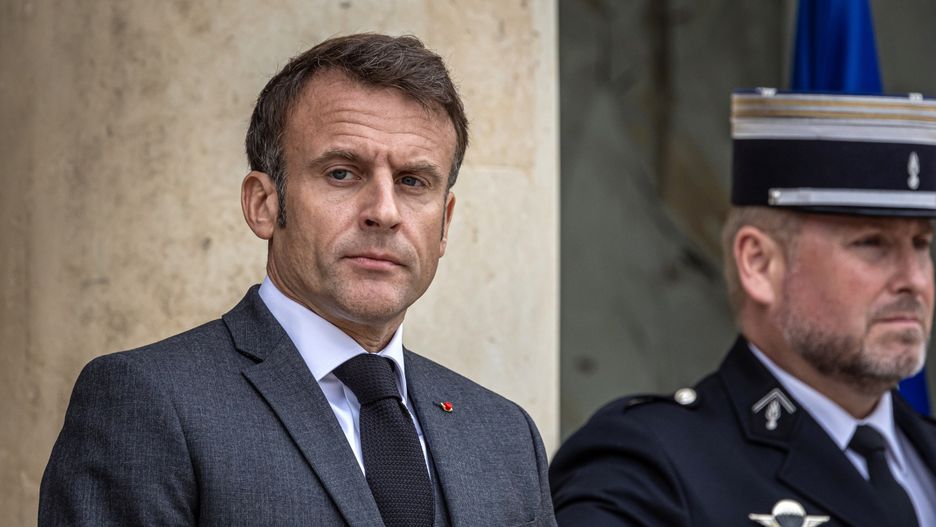 Estonian Prime Minister Kaja Kallas visits France
epa10925337 French President, Emmanuel Macron, looks on as the Estonian prime minister arrives for her visit at the Elysee Palace in Paris, France, 18 October 2023.  EPA/CHRISTOPHE PETIT TESSON 
Dostawca: PAP/EPA.
CHRISTOPHE PETIT TESSON