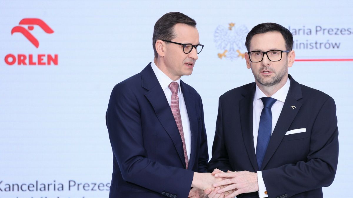 Orlen o realizacji strategicznych plan�w w obszarze energetyki j?drowejFot. Wojciech Olkusnik/East News, Warszawa, 17.04.2023. Konferencja prasowa dotyczaca realizacji strategicznych planow Grupy ORLEN w obszarze energetyki jadrowej.N/z: premier Mateusz Morawiecki, prezes Orlen Daniel ObajtekWojciech Olkusnik