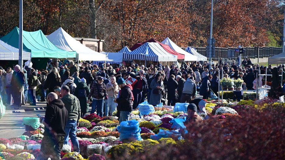 Jarmark cmentarny w Warszawie